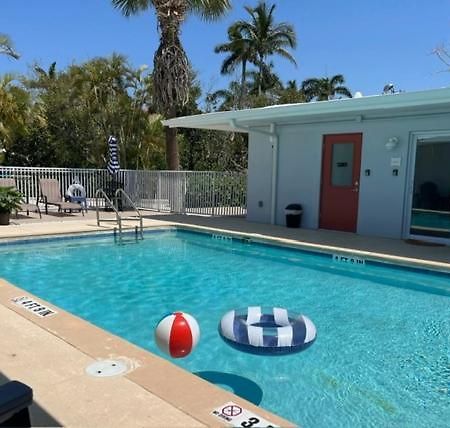 Sunshine Island Inn - Adults Only Санибел Екстериор снимка
