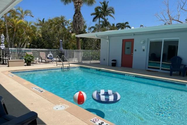 Sunshine Island Inn - Adults Only Санибел Екстериор снимка